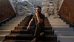 الرئيس الأوكراني فولوديمير زيلينسكي خلال مقابلة مع وكالة أسوشيتدبرس في نيسان 2022 من داخل مكتبه في كييف