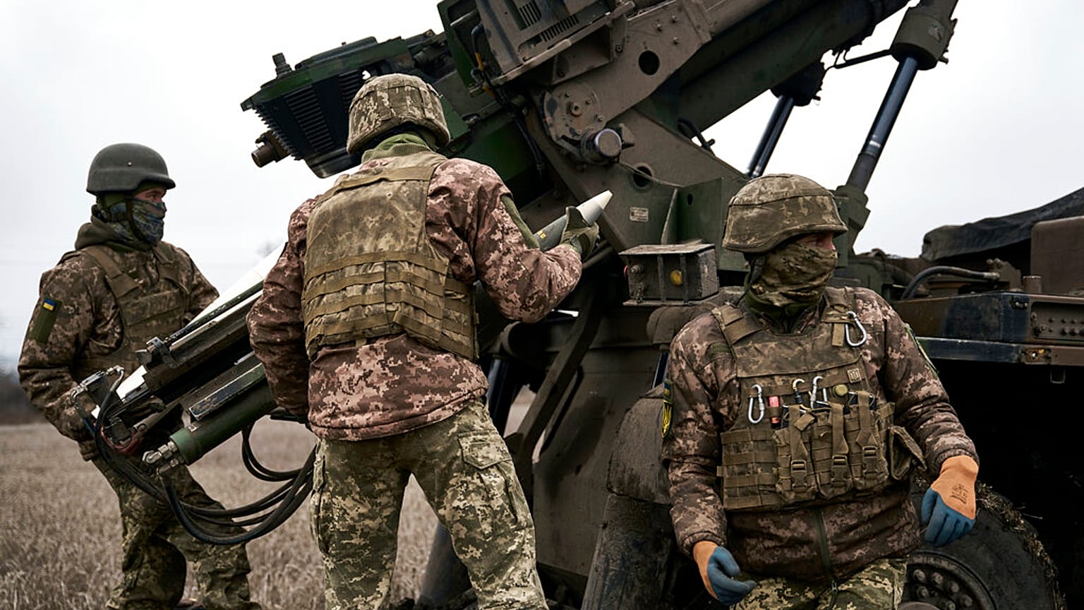 Ukrainian soldiers prepare to fire a French-made CAESAR self-propelled howitzer towards Russian positions near Avdiivka, Donetsk region, Ukraine, Monday, Dec. 26, 2022.