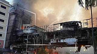 Incendio in un hotel a Poipet, Cambogia. 28 dicembre 2022.