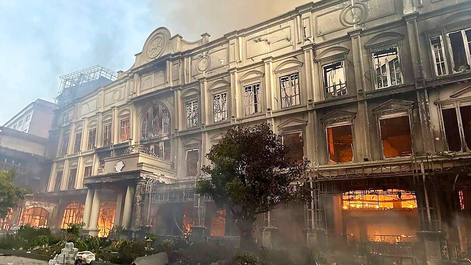 Kamboçya'da otelde çıkan yangında en az 16 kişi öldü, 50 kişi yaralandı