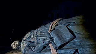 Desmantelamiento de la estatua de Catalina la Grande y sus ayudantes en Odesa