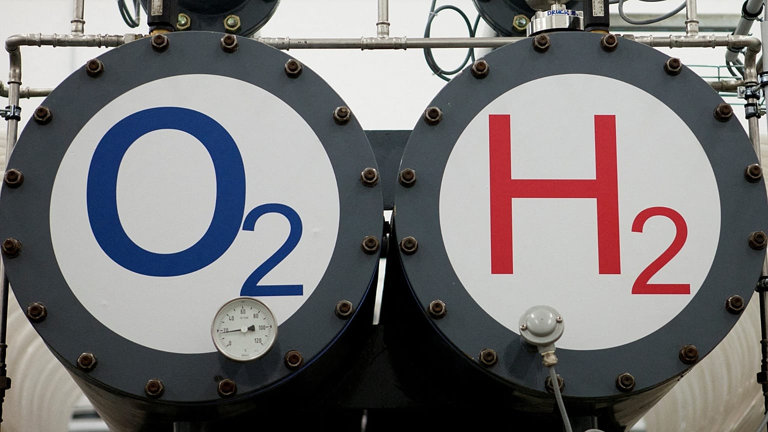 Governments are pushing ahead with financial support for green hydrogen plants.