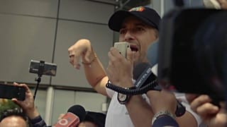 Camacho hablando a la población tras las elecciones de 2019.