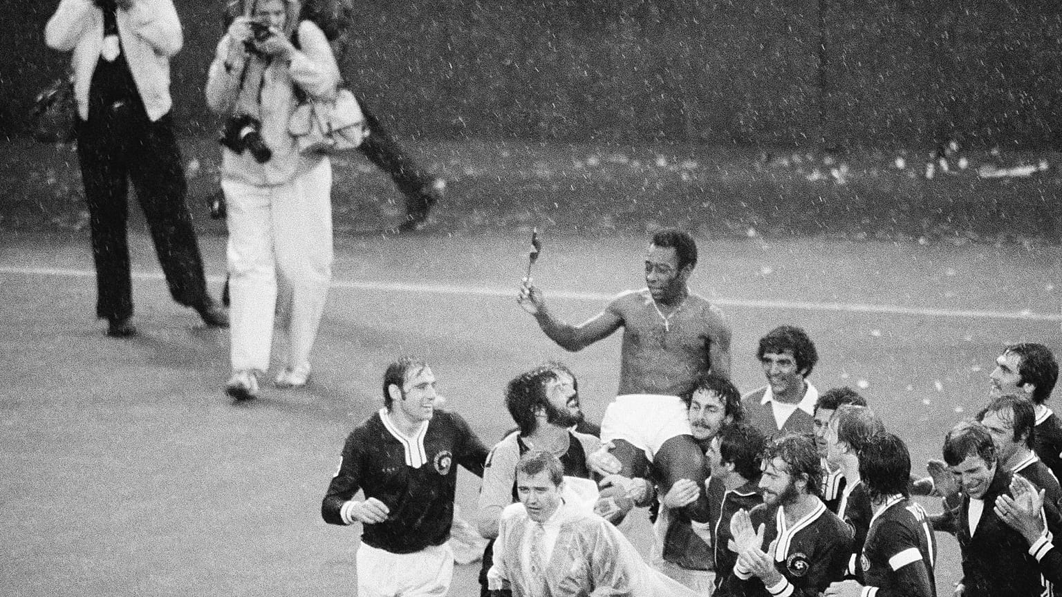 Pele hayatını kaybetti