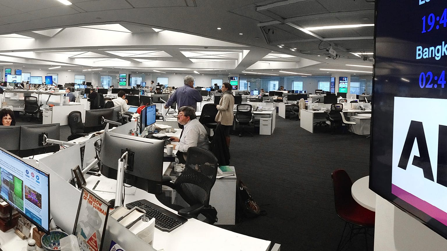 Periodistas de Associated Press aparecen en la sala de redacción de la sede de AP en Nueva York el 1 de marzo de 2018. (Archivo).