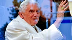 Le pape Benoît XVI lors d'une réunion pour la paix, organisée à Santa Maria degli Angeli (Italie), le 27/10/2011