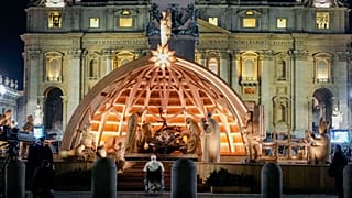 Ferenc pápa a Szent Péter téri betlehem előtt méltatta XVI. Benedeket