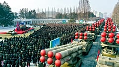 Zeremonie zur Übergabe eines 600mm-Mehrfachraketen-Systems in Pjöngjang, Nordkorea