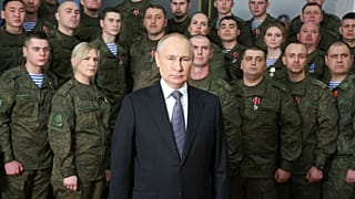 Die Frau im Hintergrund von Putins Neujahrs-Foto ist offenbar auch auf anderen Bildern zu sehen