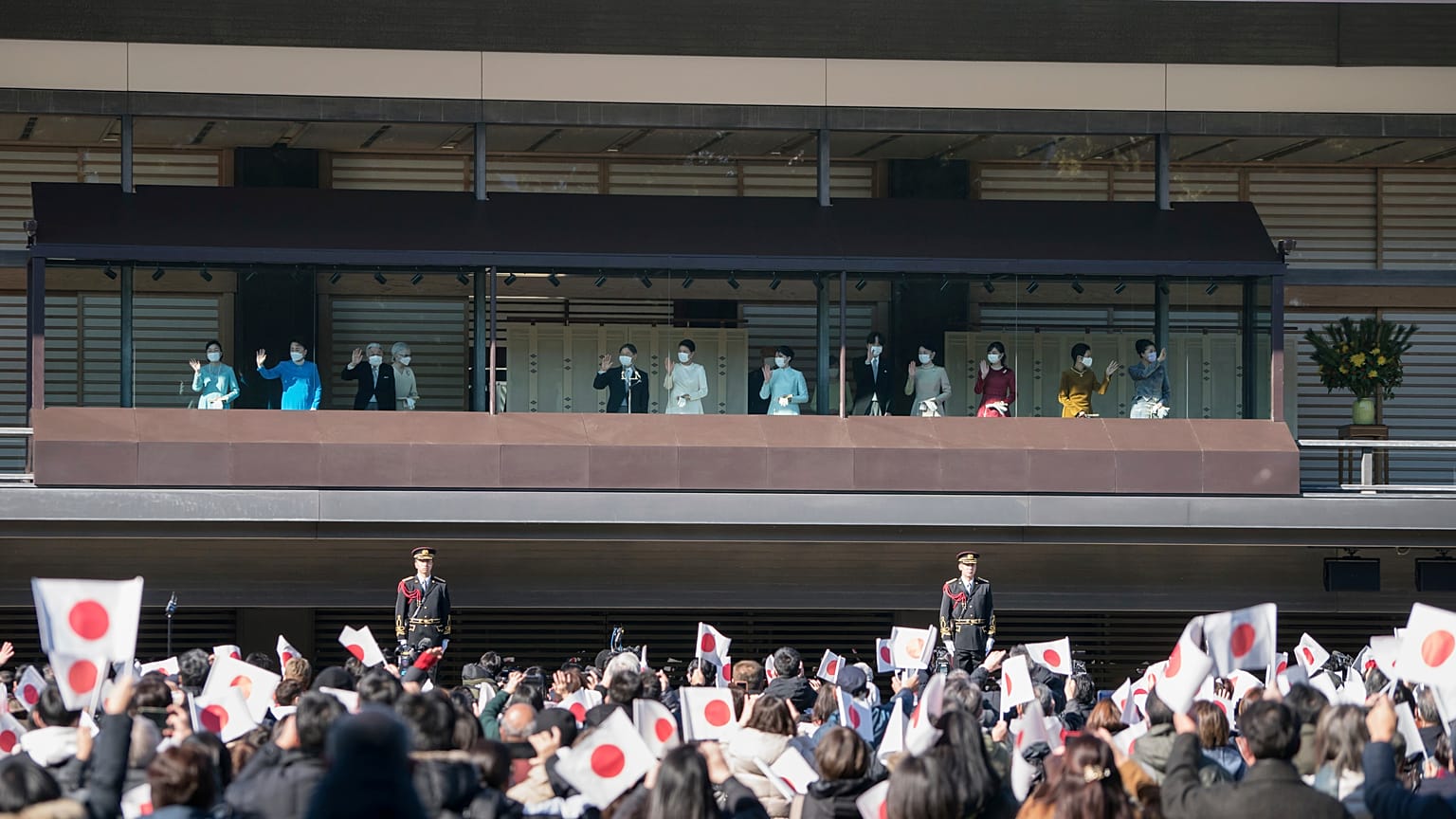 Három éve először üdvözölte alattvalóit a japán császár