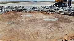 Piste de décollage de l'aéroport de Damas endommagée en juin 2022 par des frappes israéliennes
