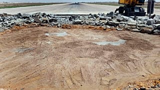 Piste de décollage de l'aéroport de Damas endommagée en juin 2022 par des frappes israéliennes