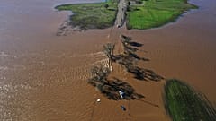 Vehicles submerged on Dillard Road west of Highway 99 in south Sacramento County