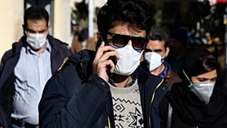 عکس آرشیوی از چند شهروند ایرانی با ماسک 