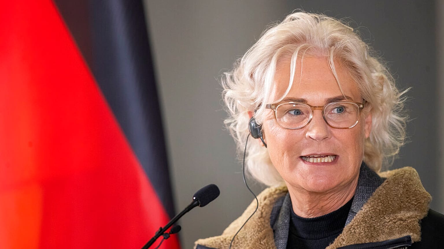 Almanya Savunma Bakanı Christine Lambrecht