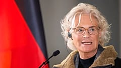 Almanya Savunma Bakanı Christine Lambrecht