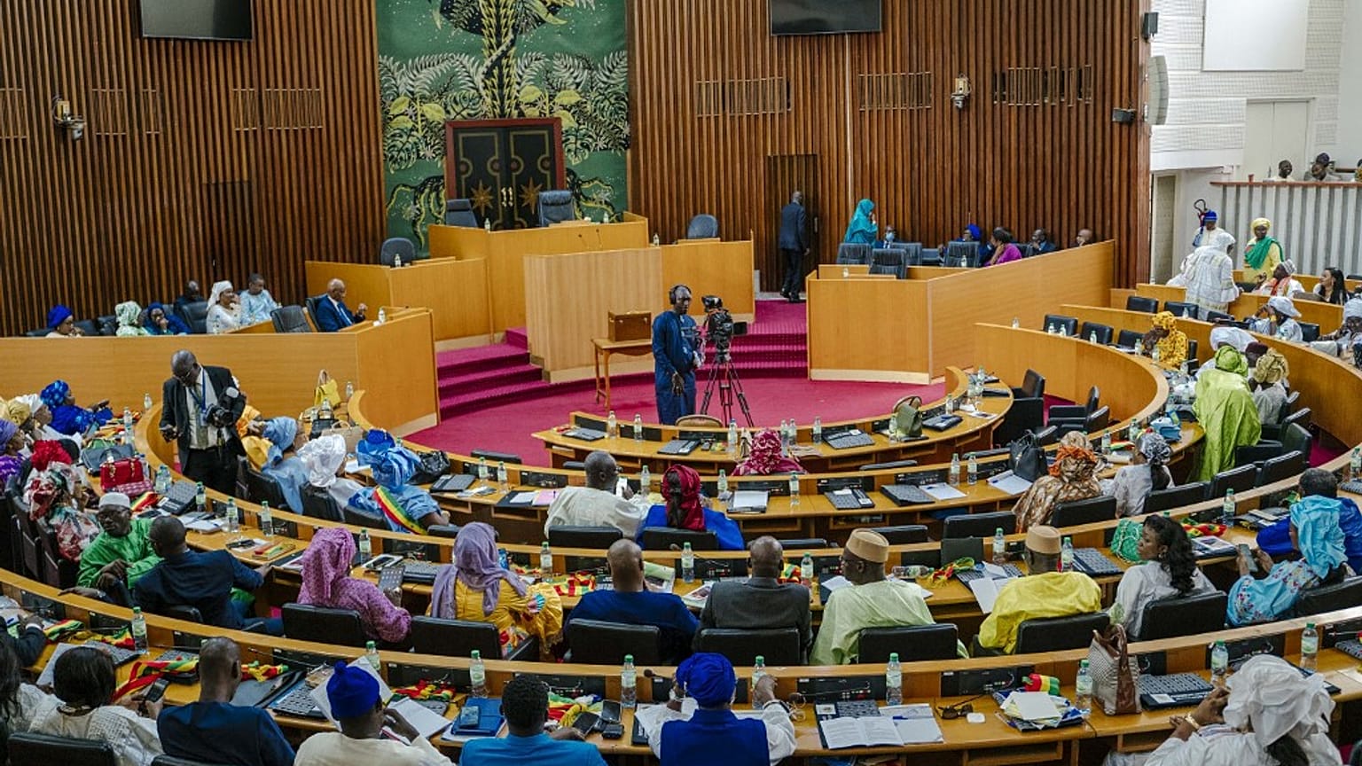 Deputados senegaleses condenados a seis meses de prisão
