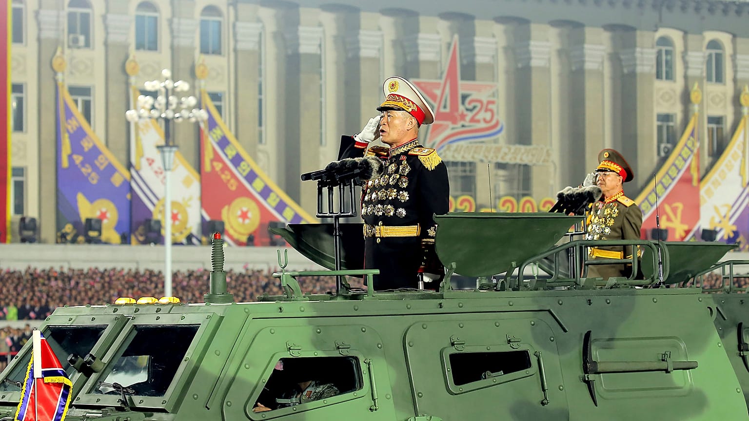 Kuzey Kore lideri Kim Jong Un, silah kuvvetler üzerinde kendisinden sonraki en yetkili isim olan Pak Jong Chon'u görevden aldı