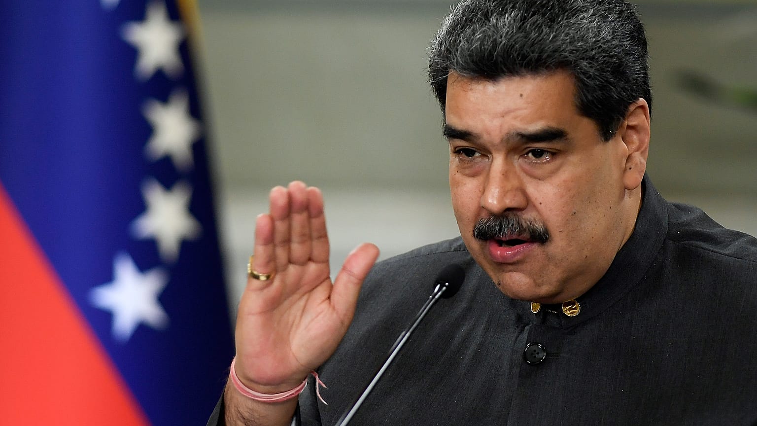 ARCHIVO - El presidente Nicolás Maduro fue entrevistado por el periodista Ignacio Ramonet en el canal estatal VTV