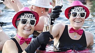 Jetzt #DryJanuary? Nach Champagner beim Neujahrsschwimmen in Genf