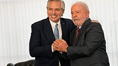 El presidente de Brasil, Luiz Inácio Lula da Silva, a la derecha, y el presidente de Argentina, Alberto Fernández.
