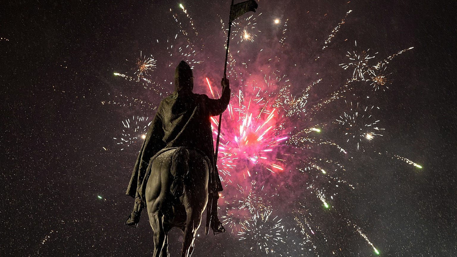 Fireworks light the sky above the Statue of St. Wenceslas at Prague´s Wenceslas Square during the New Year celebrations in Prague, Czech Republic, Jan. 1, 2016.