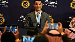 Christiano Rinaldo auf der Pressekonferenz nach Unterzeichung des Vertrags mit Al Nassr, Ryadh, 03.01.2023