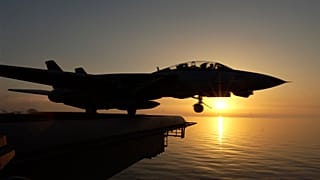 Egy F-14-es repülő száll fel egy anyahajóról 2003-ban az Arab-öbölben / Képünk illusztráció