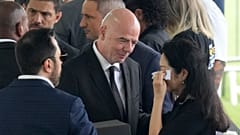 إنفاتينو معزياً زوجة بيليه، مارسيا أوكي 