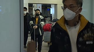 Pasajeros procedentes de China llegan al aeripuerto de Madrid, el martes 3 de enero de 2023.