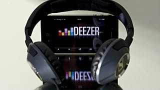  ديزر "Deezer" هي منصة توزيع رقمية فرنسية مخصصة لبث الموسيقى، تم إطلاقها في أغسطس/آب 2007.