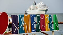Круизный лайнер Amadea прибывает в порт Гуамаче на острове Маргарита, Венесуэла