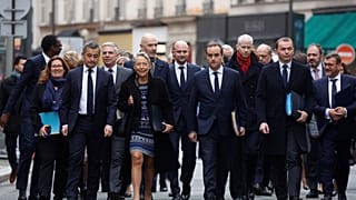 Les membres du gouvernement se dirigent vers l'Elysée, le 4 janvier 2023.