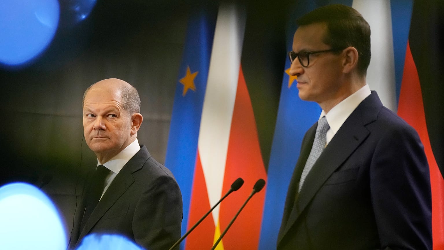 Канцлер Германии Олаф Шольц и премьер-министр Польши Матеуш Моравецкий (Варшава, 12 декабря 2021 года)