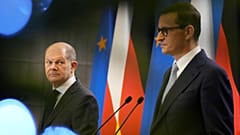Канцлер Германии Олаф Шольц и премьер-министр Польши Матеуш Моравецкий (Варшава, 12 декабря 2021 года)