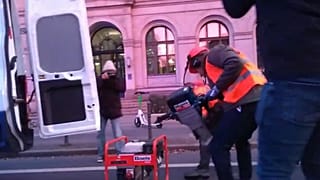 Képkocka a szélsőséges klímavédők videójából