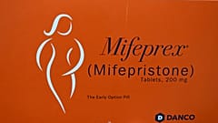 Archives : boite de Mifeprex (Mifepristone ) du laboratoire Danco, photographiée à Santa Teresa au Nouveau Mexique, le 15 juin 2022