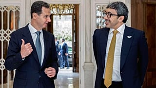 بشار اسد، رئیس جمهور سوریه در سمت چپ، با شیخ عبدالله بن زاید آل نهیان، وزیر امور خارجه امارات متحده عربی در دمشق، ۴ ژانویه ۲۰۲۳