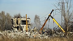 Συντρίμμια μετά την πυραυλική επίθεση σε ρωσική βάση στην Μακίιφκα