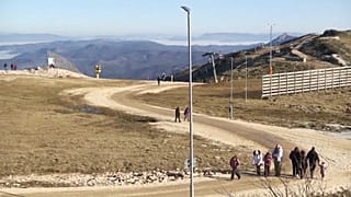 Piste sciistiche asciutte in Bosnia, gennaio 2023.