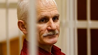 Alex Bialiatski, lors de son procès à Minsk en 2011.