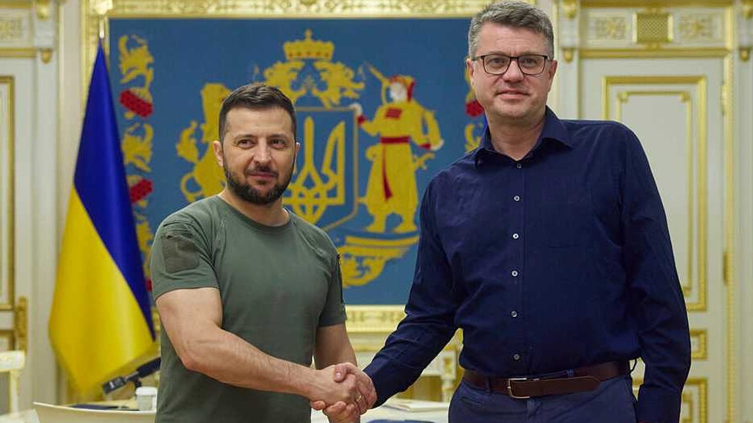 Zelenskyy,  Estonya Dışişleri Bakanı Urmas Reinsalu ile 3 Ağustos 2022'de Ukrayna'nın başkenti Kiev'de 
