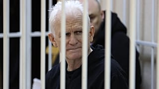 Алесь Беляцкий в зале суда
