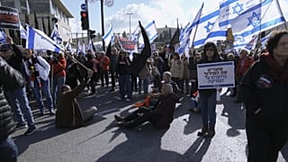 Jeruzsálemi tüntetés egy büntetett előéletű politikus miniszterré történő kinevezése ellen
