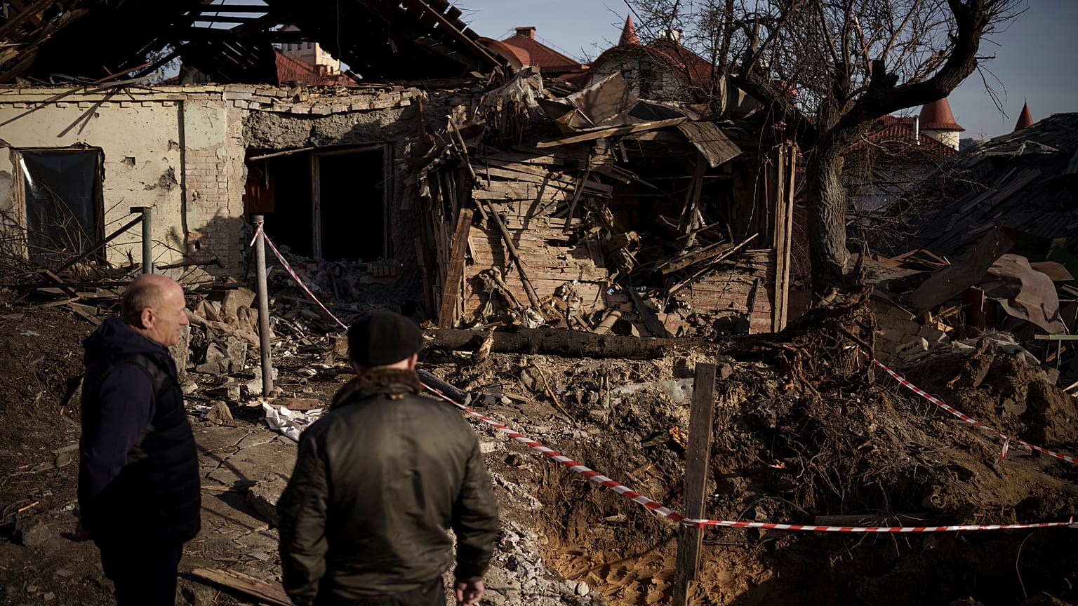 Un site frappé par une attaque aérienne russe à Kyiv, le 2 janvier 2023.