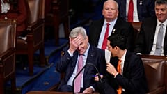 Tredici scrutini e quattro giorni di voto non bastano al Repubblicano McCarthy per assicurarsi l'appoggio della Camera USA. 