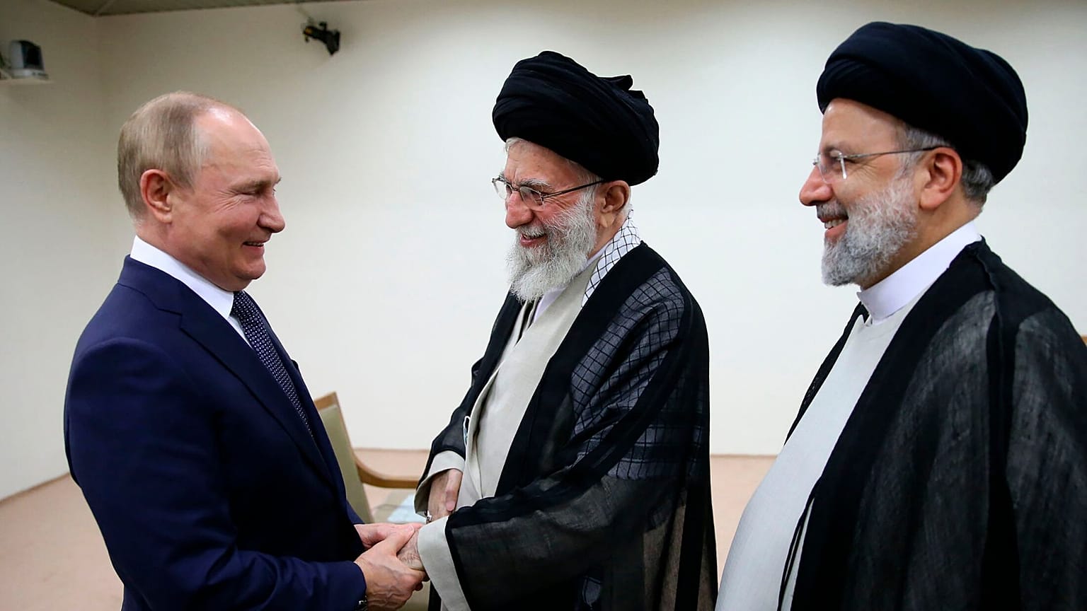 دیدار پوتین با رهبر جمهوری اسلامی و رئیس جمهوری ایران در سفر به تهران به تاریخ ۱۹ ژوئیه ۲۰۲۲.