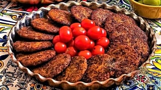 Kotlet köftesi protestocular tarafından Kasım Süleymani ile eşleştiriliyor