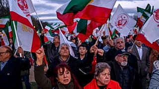 Manifestantes marchan frente al Capitolio de EE.UU. durante una concentración