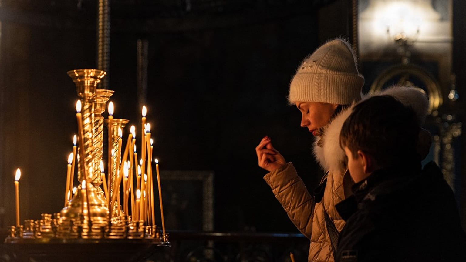 Worshippers pray at the Ukrainian Orthodox Saint Michael's Golden-Domed Monastery in Kyiv on January 6, 2023